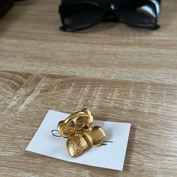 Oscar dela Renta ring. Never used! No tarnish no faded! 3y in perfect condition! - Picture 6 of 6